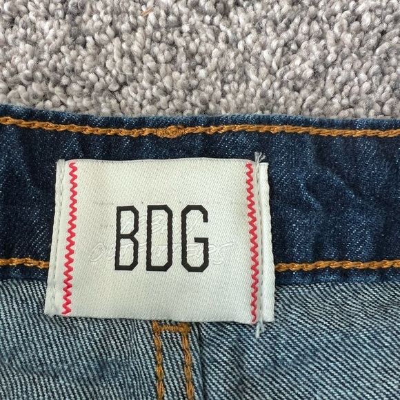 BDG Jeans Women’s Size 28 Dark Wash High Rise Tapered Baggy Zip Fly Button Close - Picture 2 of 10